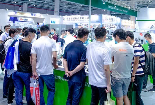 在選擇優(yōu)質(zhì)風(fēng)塔卷板機(jī)時，您需要了解以下幾點(diǎn)